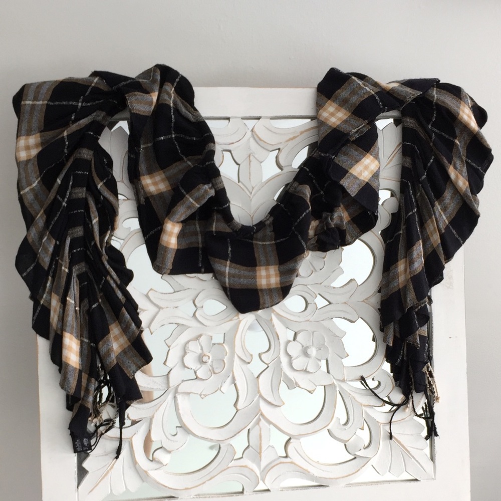 Women’s Plaid scrunched scarf